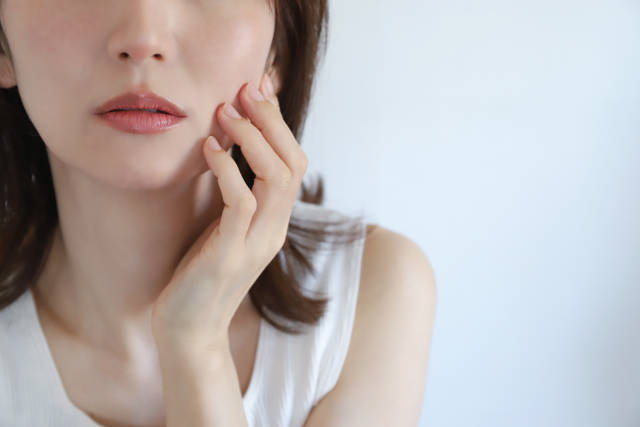 女性の顔